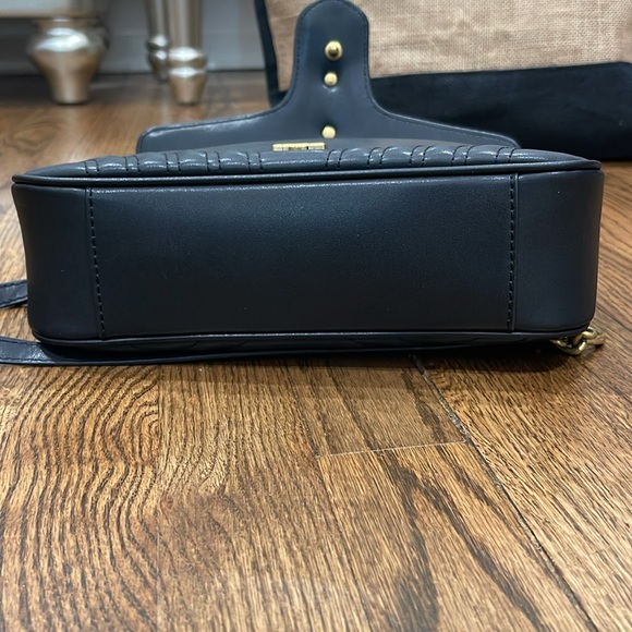 Small black leather shoulder bag with chainlink straps - Picture 4 of 6